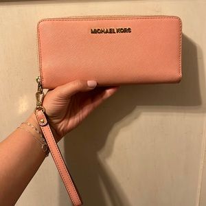Long Michael Kors Wallet w/ Wrist Band